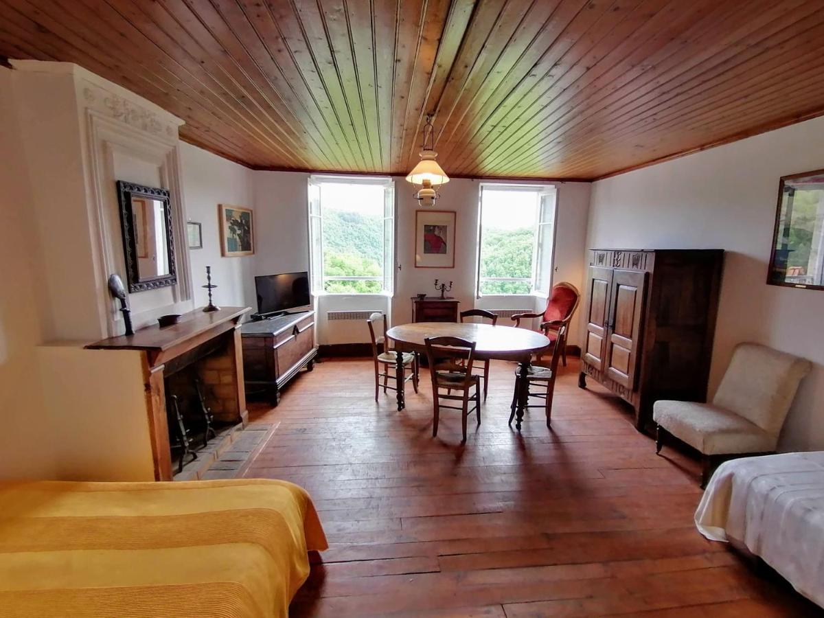 Villa 11 rue basse Najac Extérieur photo
